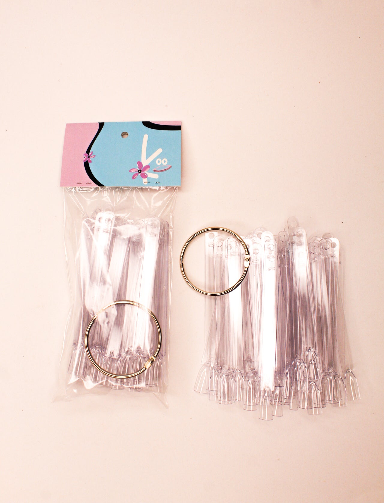 Muestrario de uñas acrílicas con argolla abanico